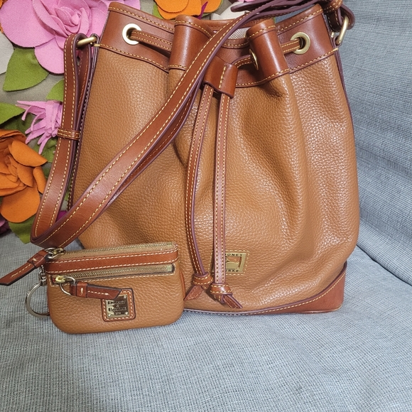 DOONEY AND BOURKE SAFFIANO KENDALL CROSSBODY BAG /WITH COIN BAG KEEY CHAIN - Picture 16 of 16